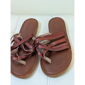 Universal Thread Womens Cognac Brown Strappy Flat Sandals Toe Loop Slides Size 7
